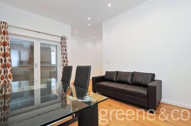  Image of 3 Bedroom Flat  To Rent at London  Old Ford, E3 2HZ