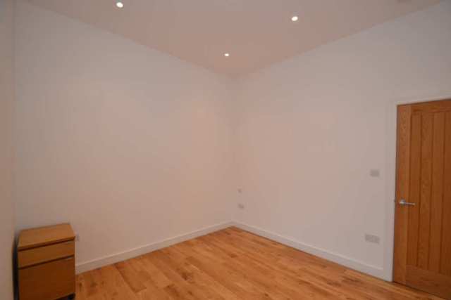  Image of 1 Bedroom Flat  To Rent at High Street Acton  London, W3 6NG
