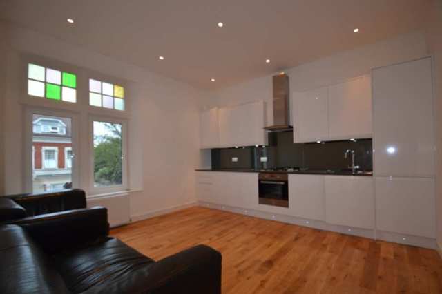  Image of 1 Bedroom Flat  To Rent at High Street Acton  London, W3 6NG