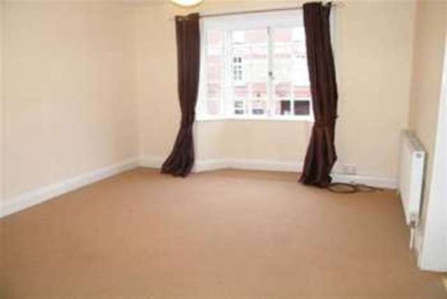  Image of 2 Bedroom Flat  To Rent at Alcester, B49 5AF