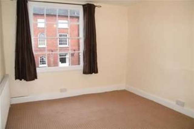  Image of 2 Bedroom Flat  To Rent at Alcester, B49 5AF