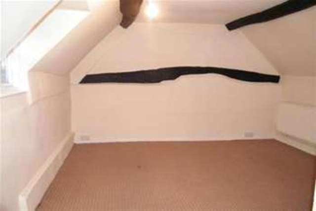  Image of 2 Bedroom Flat  To Rent at Alcester, B49 5AF