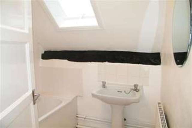  Image of 2 Bedroom Flat  To Rent at Alcester, B49 5AF