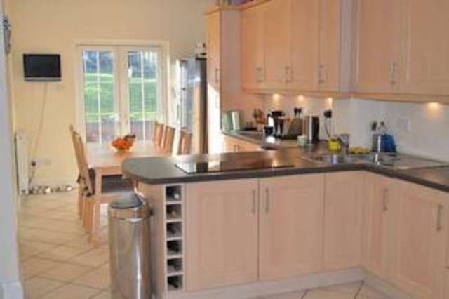  Image of 5 Bedroom Detached  To Rent at High Street  Berkhamsted, HP4 2BX