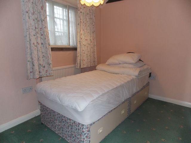  Image of 2 Bedroom Flat  To Rent at High Street Cowley Uxbridge, UB8 2ER