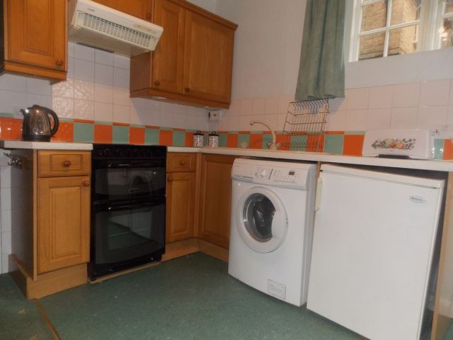  Image of 2 Bedroom Flat  To Rent at High Street Cowley Uxbridge, UB8 2ER