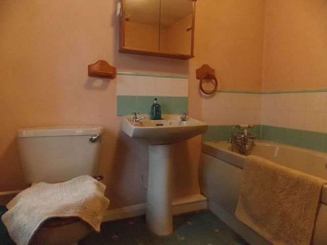  Image of 2 Bedroom Flat  To Rent at High Street Cowley Uxbridge, UB8 2ER