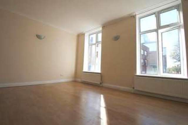 Image of 2 Bedroom Flat  To Rent at Sutton, SM1 1NU
