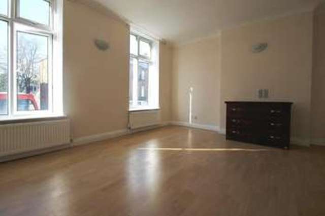  Image of 2 Bedroom Flat  To Rent at Sutton, SM1 1NU