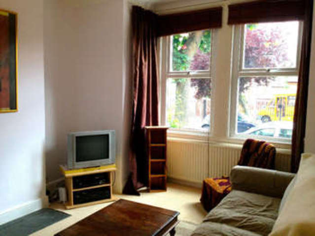  Image of 3 Bedroom Terraced  To Rent at Selwyn Avenue  Greater London, E4 9LS