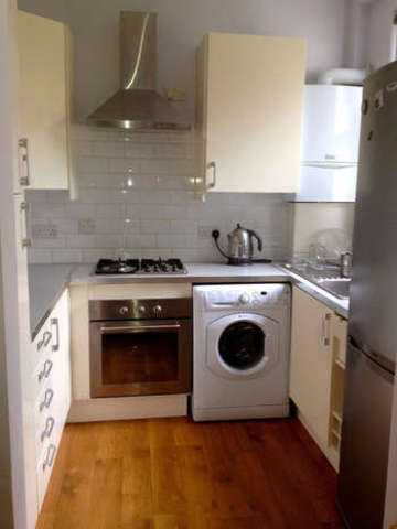  Image of 3 Bedroom Terraced  To Rent at Selwyn Avenue  Greater London, E4 9LS