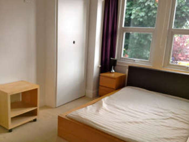  Image of 3 Bedroom Terraced  To Rent at Selwyn Avenue  Greater London, E4 9LS