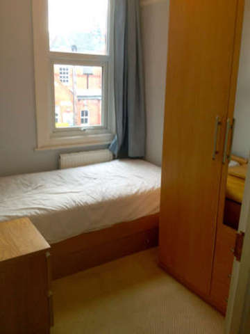  Image of 3 Bedroom Terraced  To Rent at Selwyn Avenue  Greater London, E4 9LS