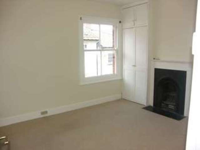  Image of 2 Bedroom Terraced  To Rent at Highfield Road  Berkhamsted, HP4 2DA