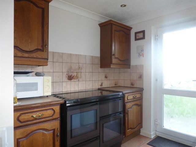  Image of 4 Bedroom Semi-Detached  For Sale at Hillcrest Drive  Lowestoft, NR32 4EB