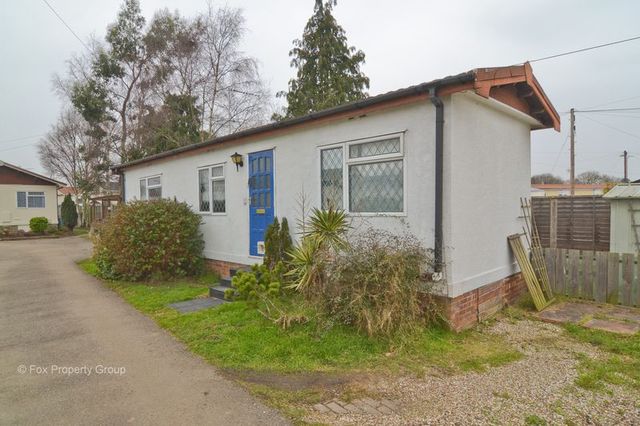  Image of 1 Bedroom Retirement Property  For Sale at Dome Caravan Park  Hockley, SS5 5LX