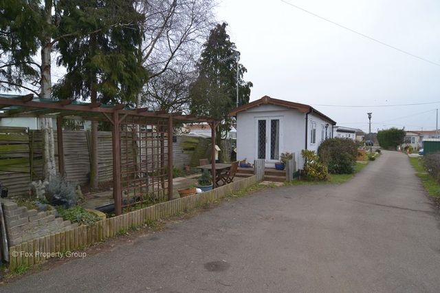  Image of 1 Bedroom Retirement Property  For Sale at Dome Caravan Park  Hockley, SS5 5LX