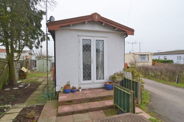  Image of 1 Bedroom Retirement Property  For Sale at Dome Caravan Park  Hockley, SS5 5LX