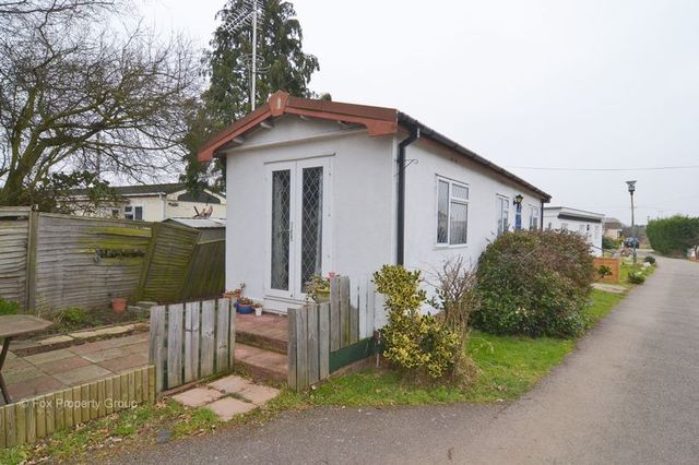  Image of 1 Bedroom Retirement Property  For Sale at Dome Caravan Park  Hockley, SS5 5LX