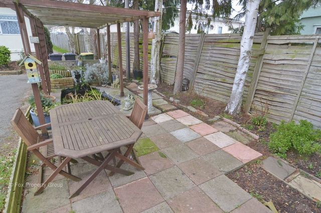  Image of 1 Bedroom Retirement Property  For Sale at Dome Caravan Park  Hockley, SS5 5LX