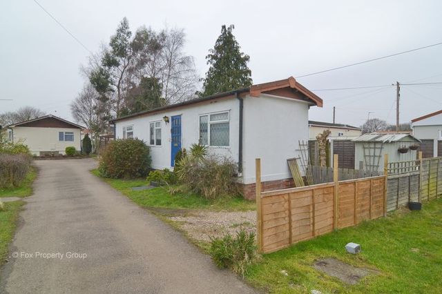  Image of 1 Bedroom Retirement Property  For Sale at Dome Caravan Park  Hockley, SS5 5LX