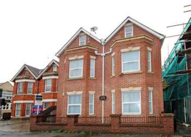  Image of 1 Bedroom Flat  For Sale at Holdenhurst Road  Bournemouth, BH8 9AQ