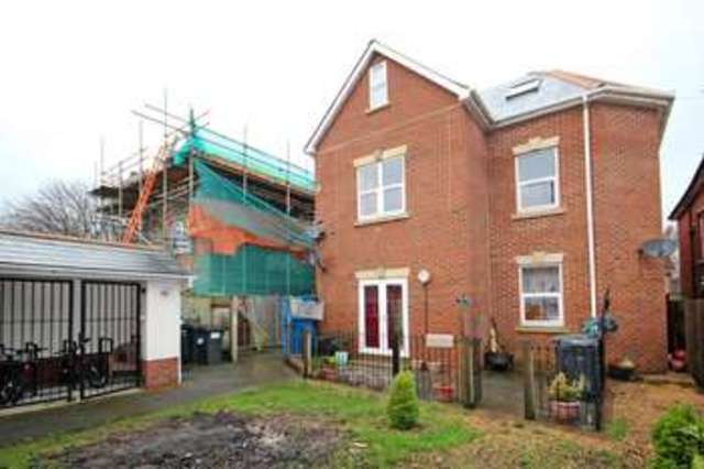  Image of 1 Bedroom Flat  For Sale at Holdenhurst Road  Bournemouth, BH8 9AQ