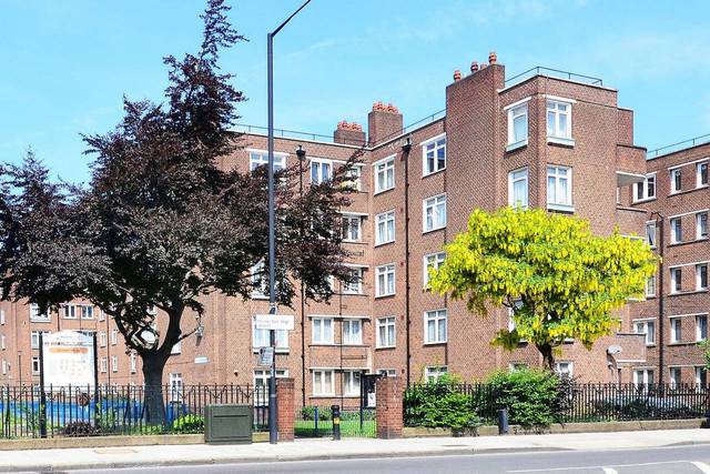  Image of 2 Bedroom Flat  For Sale at Homerton High Street  Hackney, E9 6BT