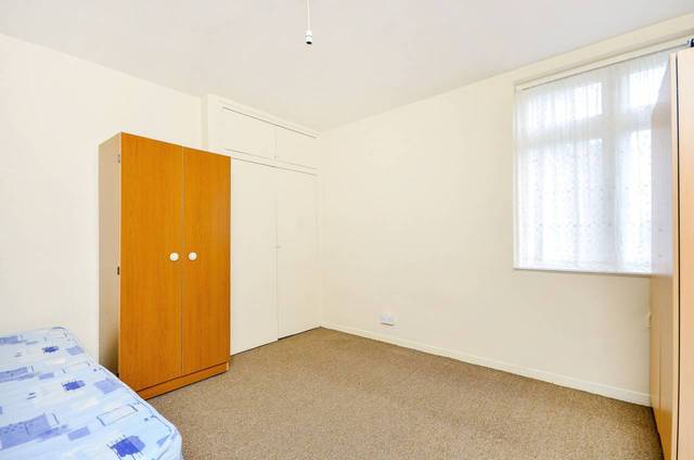  Image of 2 Bedroom Flat  For Sale at Homerton High Street  Hackney, E9 6BT