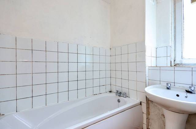 Image of 2 Bedroom Flat  For Sale at Homerton High Street  Hackney, E9 6BT