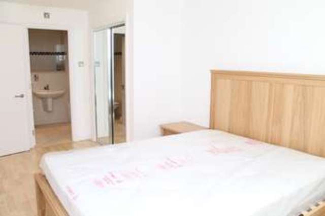  Image of 2 Bedroom Flat  To Rent at 15 Hertsmere Road  Canary Wharf, E14 4AW