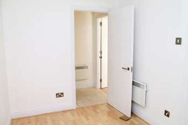  Image of 2 Bedroom Flat  To Rent at 15 Hertsmere Road  Canary Wharf, E14 4AW
