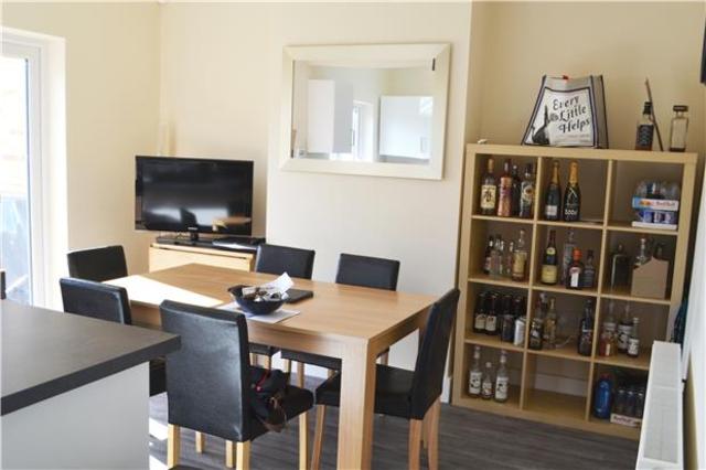  Image of 3 Bedroom Semi-Detached  To Rent at Essex, RM12 4TG