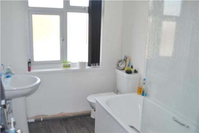  Image of 3 Bedroom Semi-Detached  To Rent at Essex, RM12 4TG
