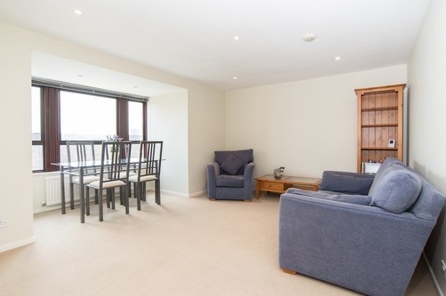  Image of 3 Bedroom Flat  For Sale at London, E14 3EP