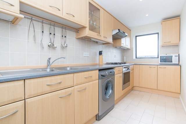  Image of 3 Bedroom Flat  For Sale at London, E14 3EP