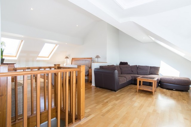  Image of 3 Bedroom Flat  For Sale at London, E14 3EP