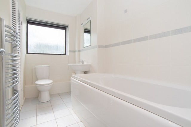  Image of 3 Bedroom Flat  For Sale at London, E14 3EP