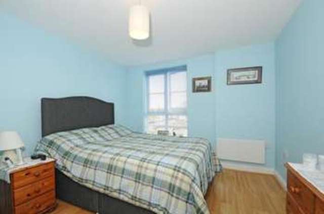  Image of 2 Bedroom Apartment  For Sale at Knaphill Woking Knaphill, GU21 2UE