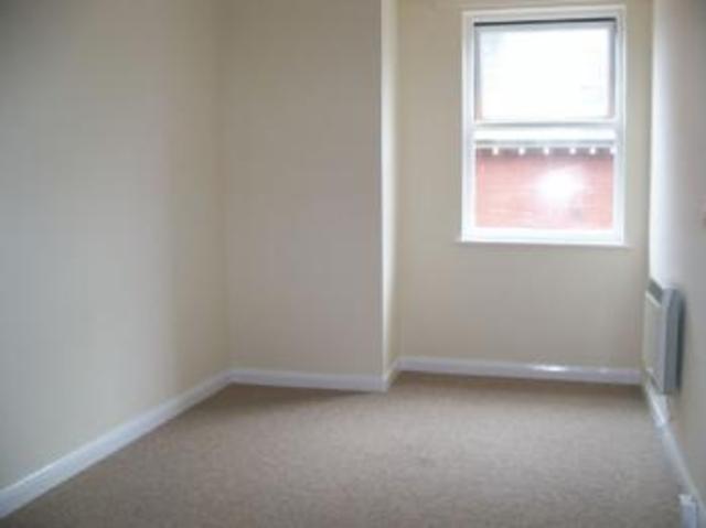  Image of 2 Bedroom Flat  To Rent at Hulse Road  Southampton, SO15 2JW
