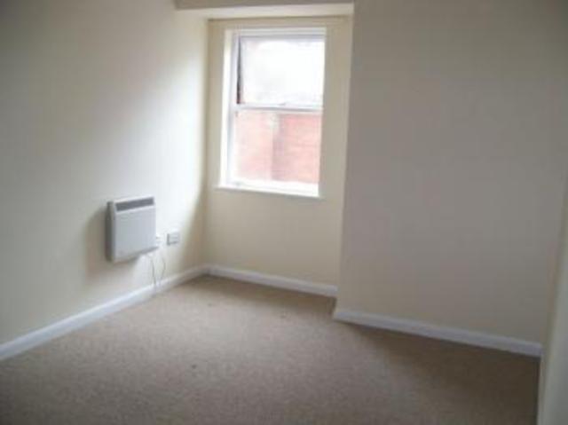  Image of 2 Bedroom Flat  To Rent at Hulse Road  Southampton, SO15 2JW