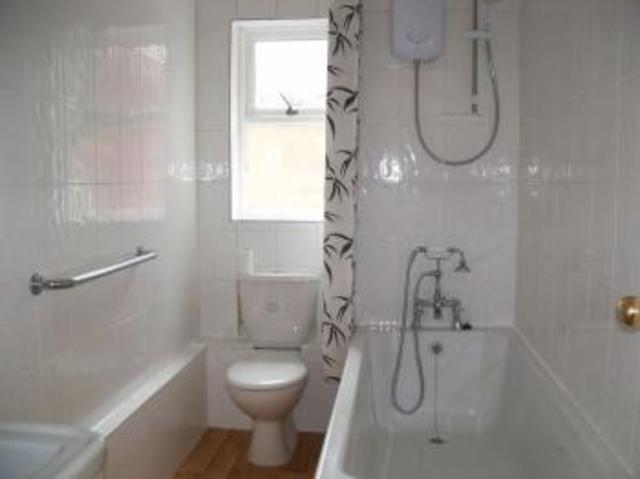  Image of 2 Bedroom Flat  To Rent at Hulse Road  Southampton, SO15 2JW
