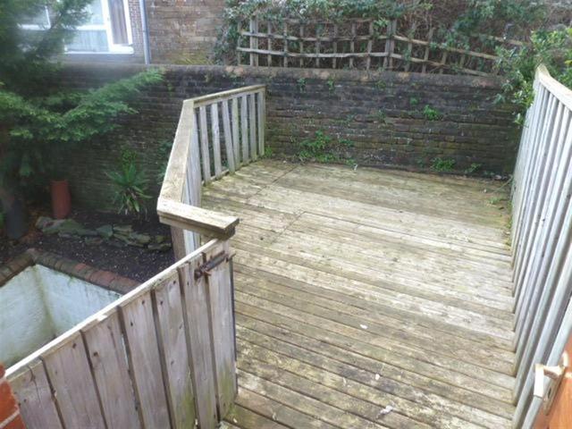  Image of 1 Bedroom Flat  To Rent at Inwood Crescent  BRIGHTON, BN1 5AP