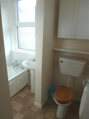  Image of 1 Bedroom Flat  To Rent at Inwood Crescent  BRIGHTON, BN1 5AP