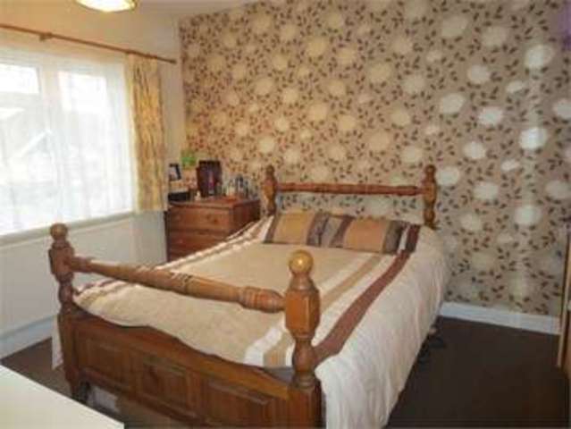  Image of 2 Bedroom Detached  For Sale at Irvington Close Leigh on sea Leigh on sea, SS9 4NJ
