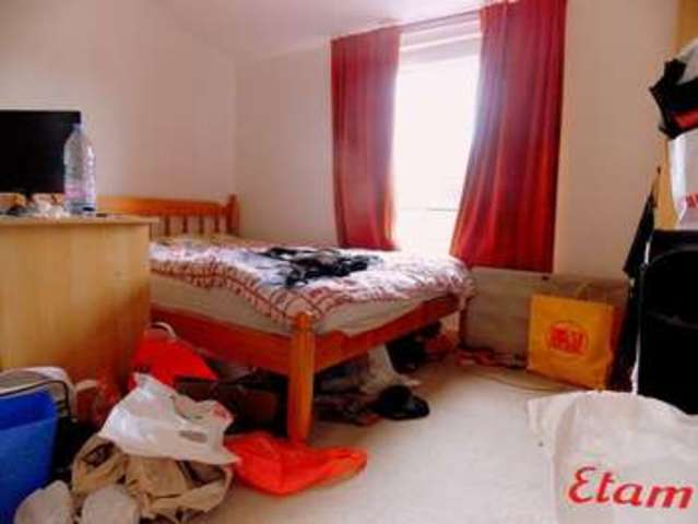  Image of 3 Bedroom Terraced  To Rent at Ivanhoe Close  Uxbridge, UB8 3RT