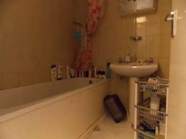  Image of 3 Bedroom Terraced  To Rent at Ivanhoe Close  Uxbridge, UB8 3RT