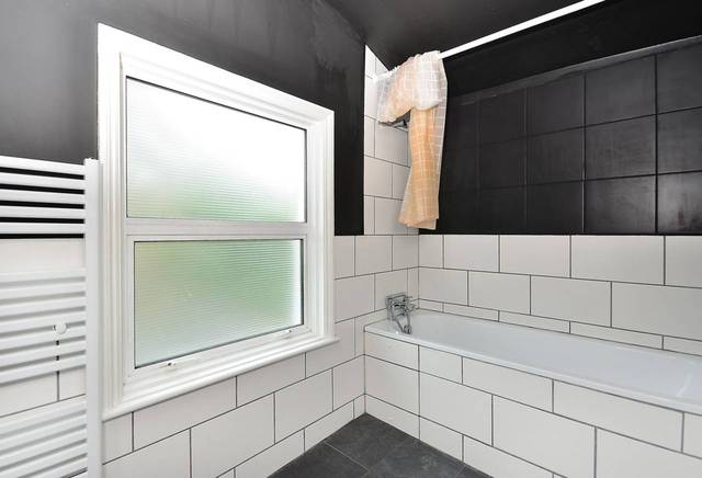  Image of 3 Bedroom Detached  For Sale at Kenmure Road  Hackney, E8 1JU