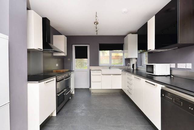  Image of 3 Bedroom Detached  For Sale at Kenmure Road  Hackney, E8 1JU