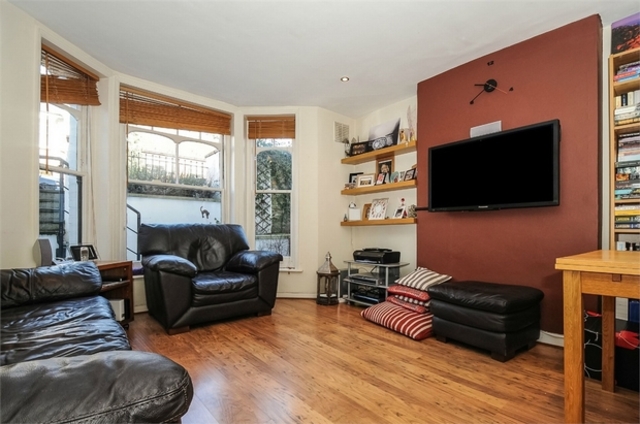  Image of 2 Bedroom Flat  To Rent at Queens Park Queens Park, NW6 6DH